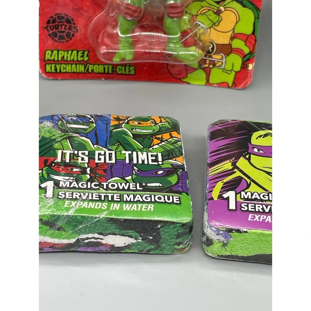 Teenage‎ Mutant Ninja Turtles TMNT Keychain and Magic Towel Lot Leonardo Raphael